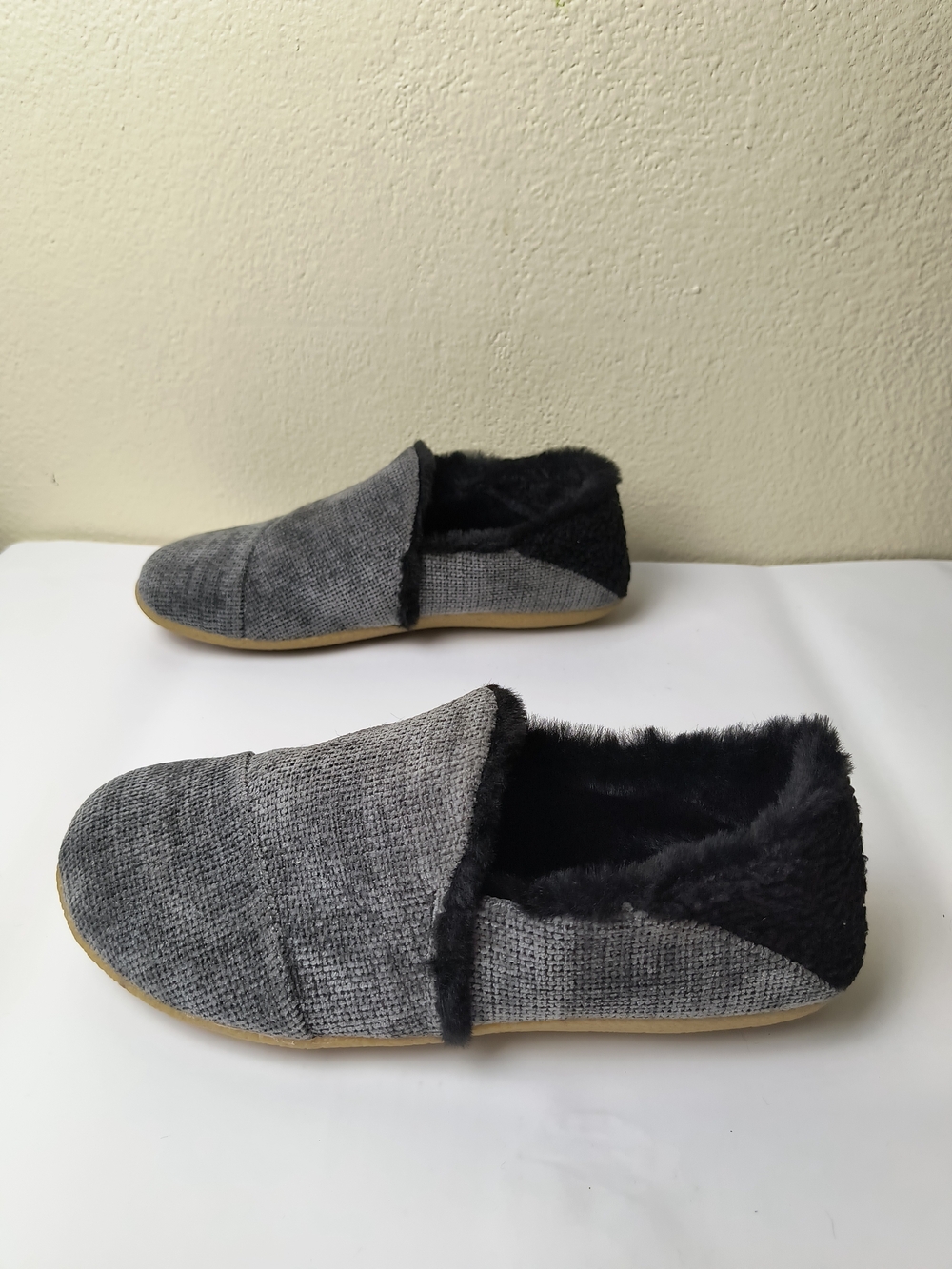 Toms 11 Gray & Black Slip-On Loafers - Faux Fur - House Slippers